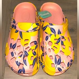 Super cute women’s rubber slip on sandals brand new with tags